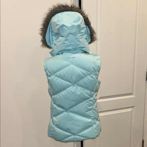 Columbia Women’s Lay D Down Omni Heat Winter Vest with removable hood. - Picture 8 of 14